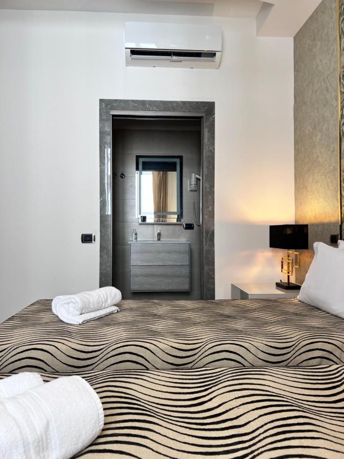 Daphne Luxury Rom